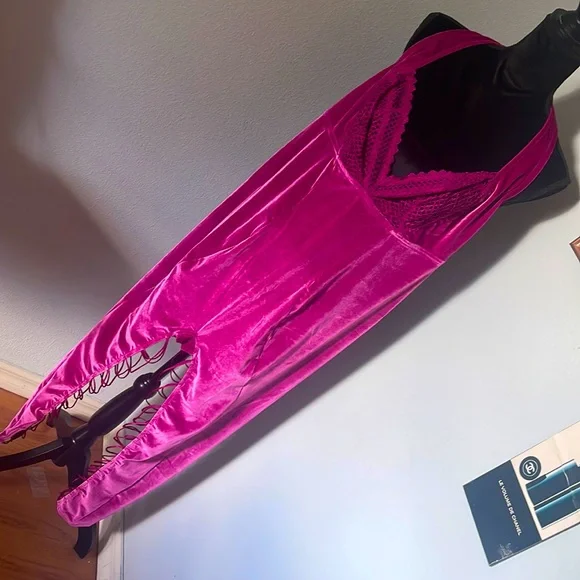 Velvet Vixen Catsuit - Picture 2 of 7